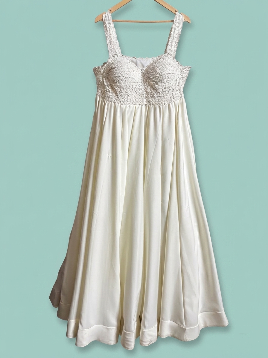 Elegant White Soft Santoon Designer Gown – RW19 - Image 5